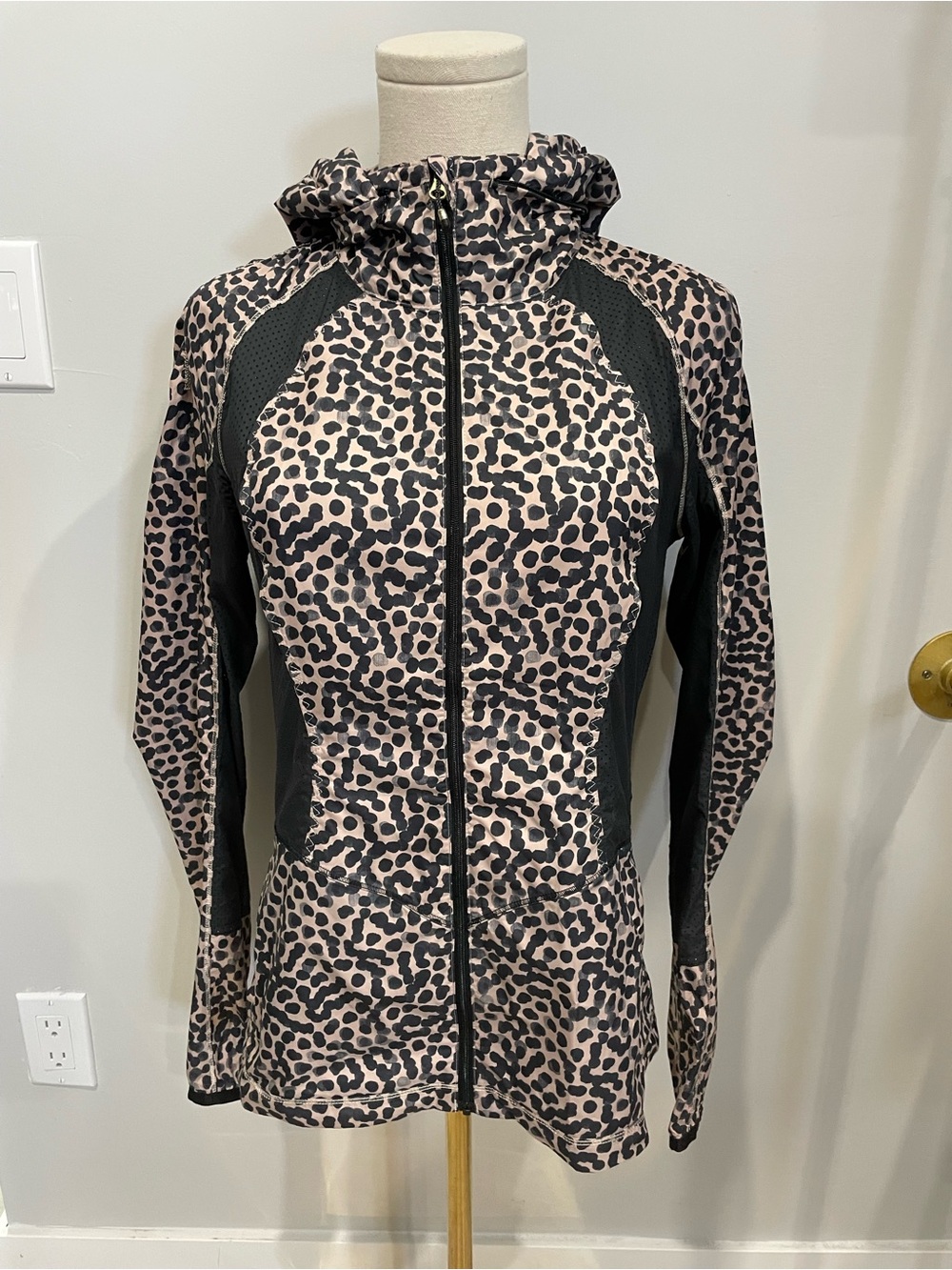Lululemon โBack Pack Itโ Jacket Ace Spot Grain Black Leopard Print. Size 4